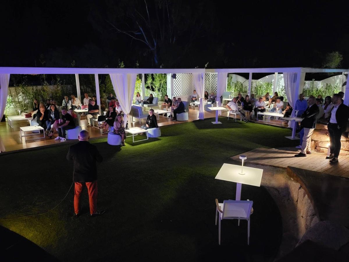 Hotel Oasi Blu Sardinia Santa Margherita di Pula Esterno foto