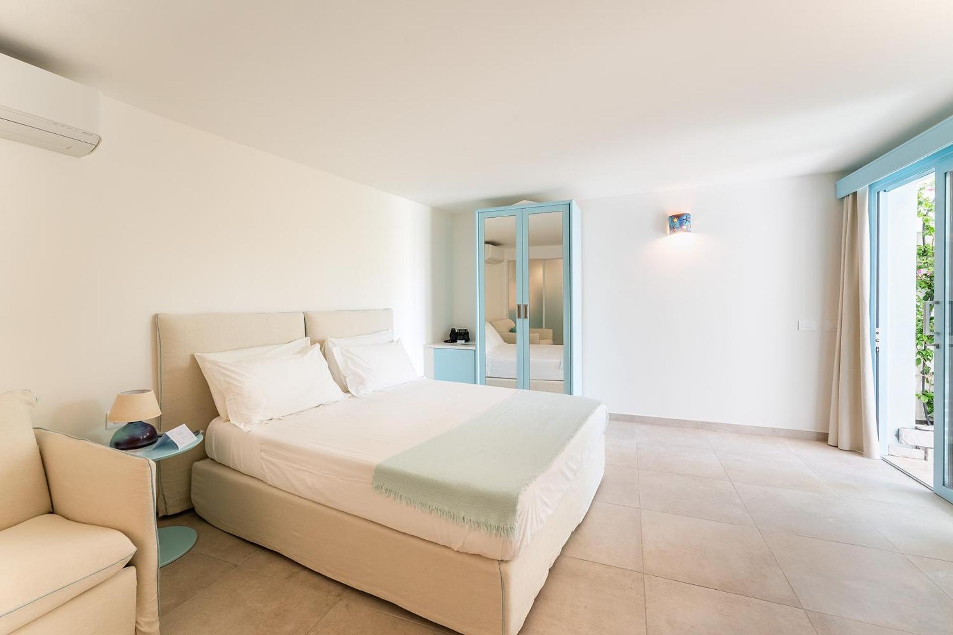 Hotel Oasi Blu Sardinia Santa Margherita di Pula Esterno foto